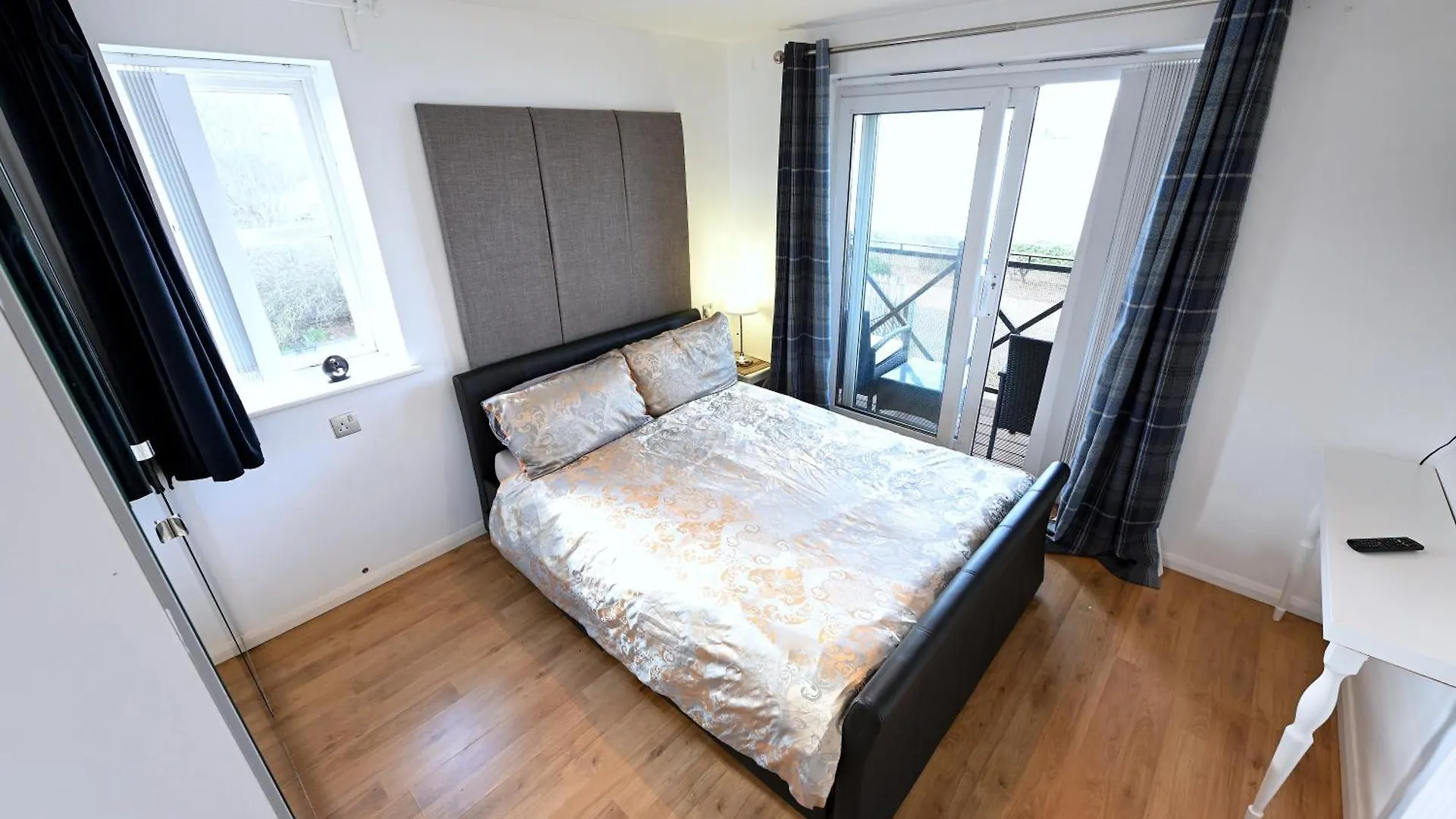 Unique 2-Bedroom Accommodation With River Views! London United Kingdom