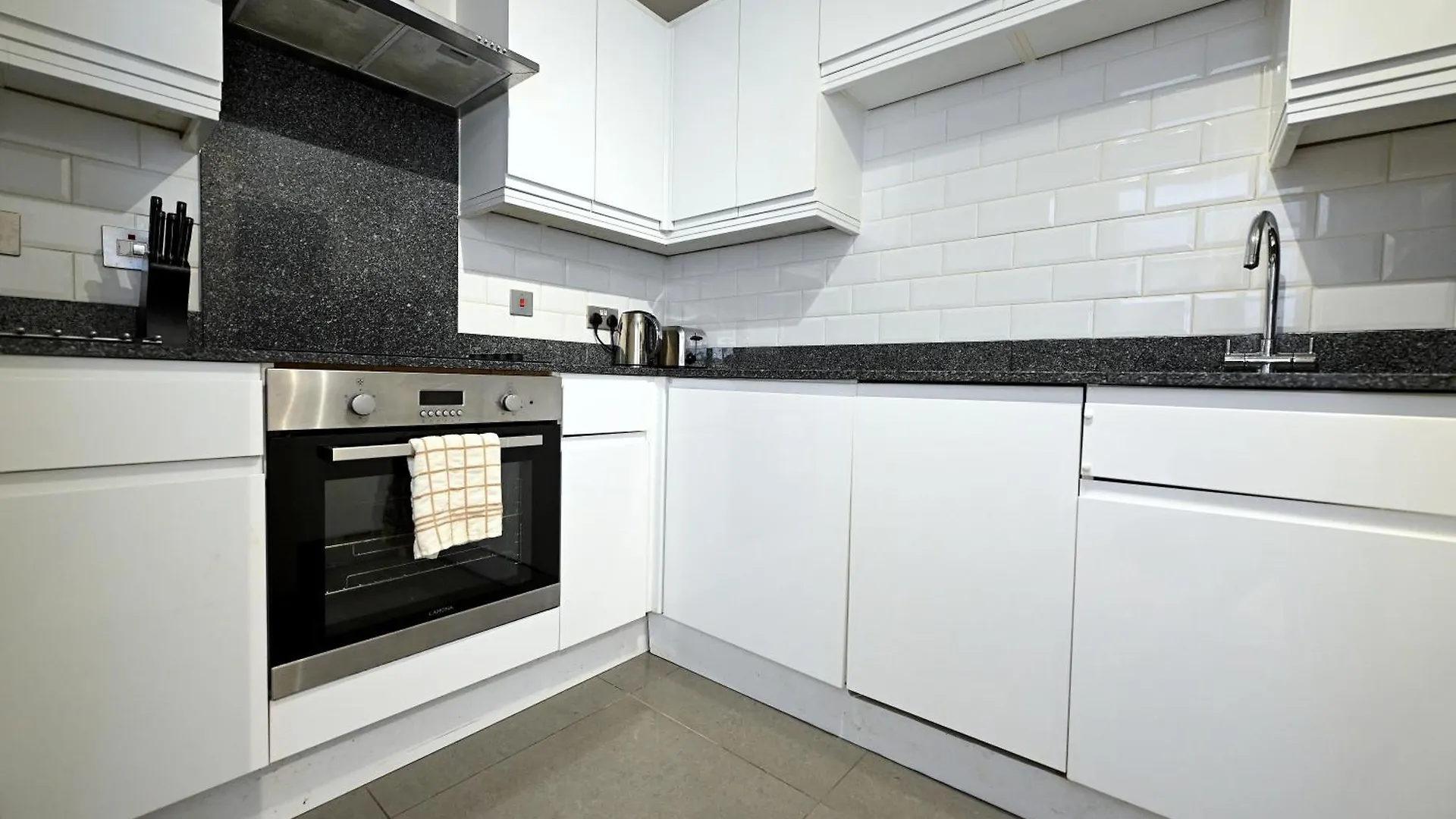Apartment Unique 2-Bedroom Accommodation With River Views! London