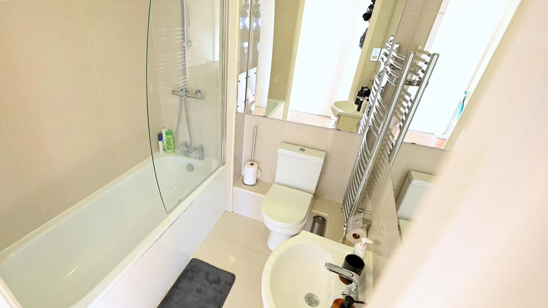 Unique 2-Bedroom Accommodation With River Views! London