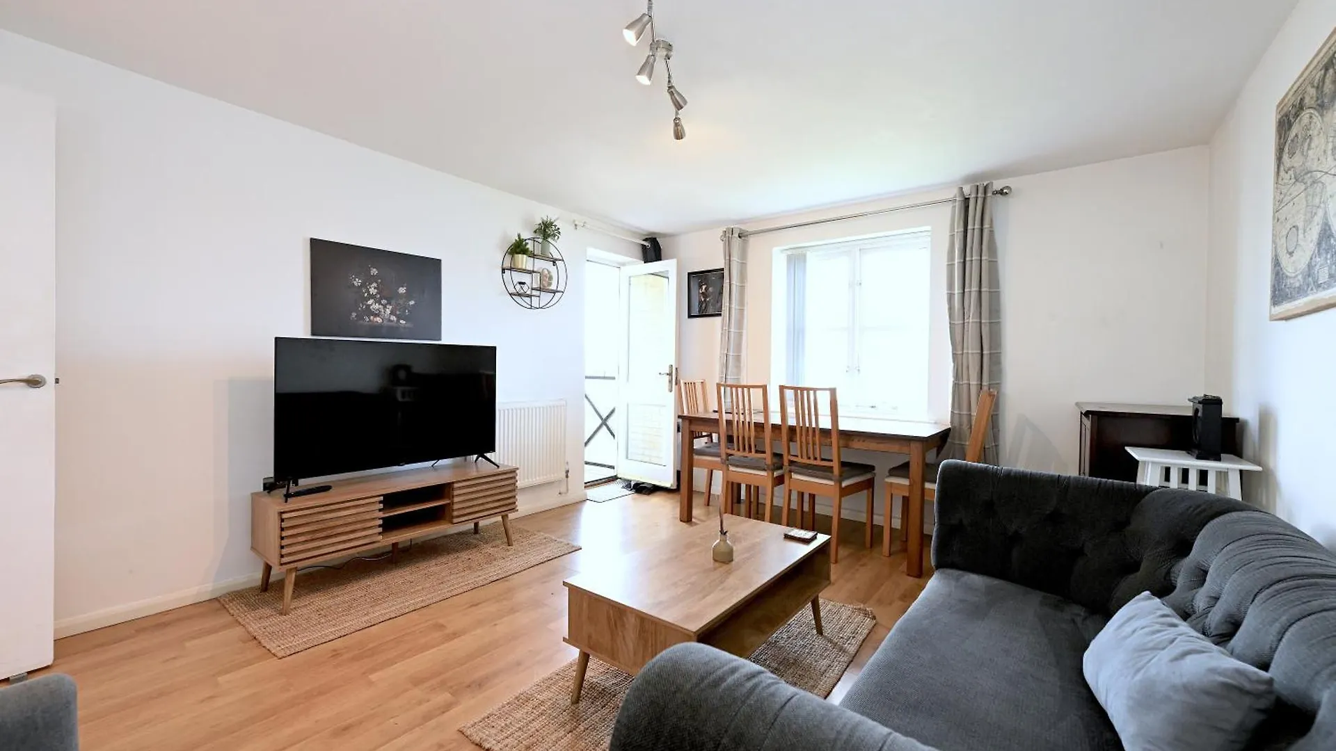 Unique 2-Bedroom Accommodation With River Views! لندن