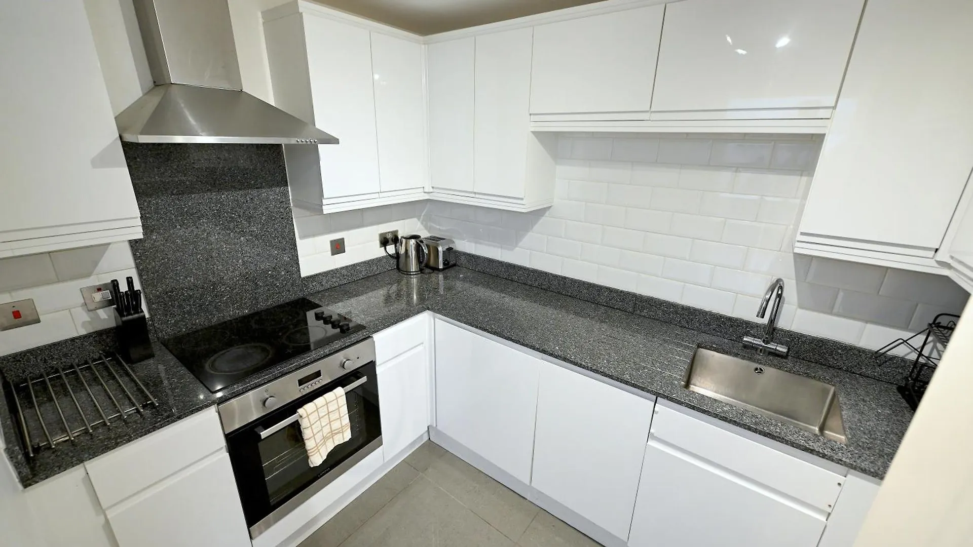 Unique 2-Bedroom Accommodation With River Views! لندن شقة