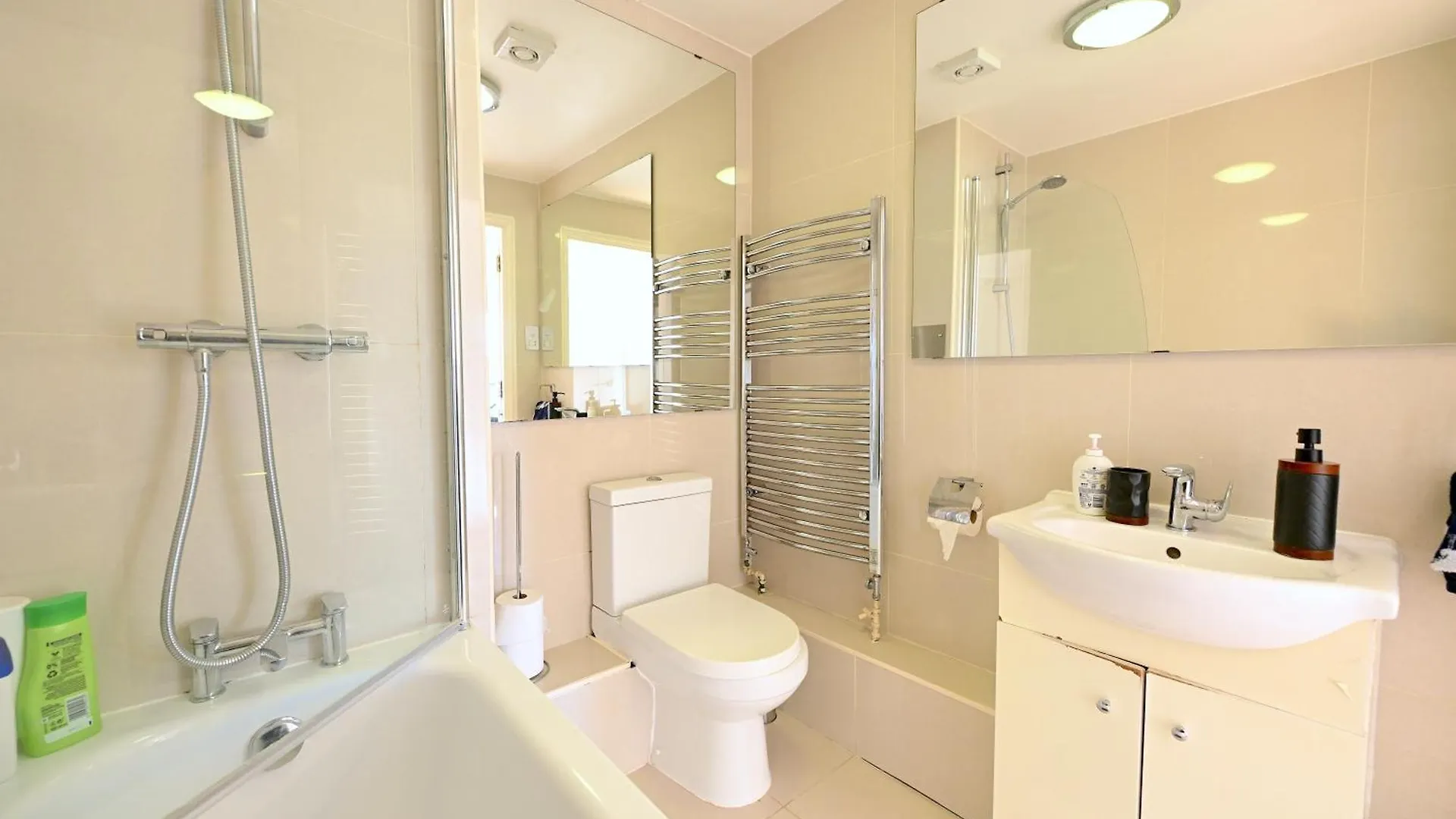 Unique 2-Bedroom Accommodation With River Views! لندن 0*,
